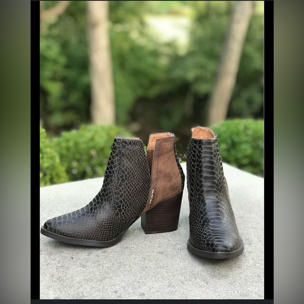 Laura Marano rattle my snake snakeskin booties dark brown 6 ankle boots
